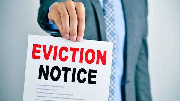 landlord-holding-an-eviction-nj-notice-to-quit-nj